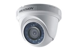 Überwachungskamera der Marke Hikvision in weiß.