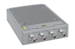 Ein silberfarbener Verstärker mit vier koaxialen Kabelanschlüssen und LEDs für Netz, Status und Strom.