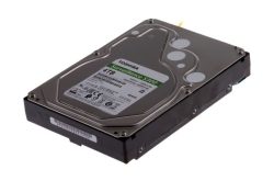 Eine Toshiba Festplatte, Modell Surveillance S300, mit 4 TB Speicherkapazität.