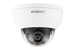 Eine weiße Wisenet Überwachungskamera im Kuppeldesign.