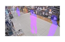 In einem Supermarkt sind mehrere Personen lila hervorgehoben, während sie durch die Gänge gehen.