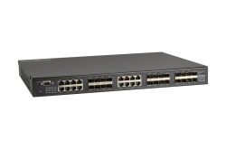 Ein Netzwerk-Switch mit mehreren Ethernet- und Glasfaseranschlüssen in einem schwarzen Gehäuse.