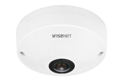 Eine weiße Überwachungskamera von WISENET mit einem zentralen Objektiv.