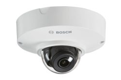 Weiße Sicherheitskamera von Bosch mit gewölbtem Gehäuse.