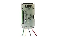Elektronisches Steuergerät mit der Aufschrift „Car Unit Lift 8“, mehreren Kabelanschlüssen und Schrauben auf einer weißen Oberfläche.