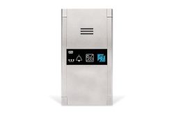 Elektronische Gegensprechanlage in silbernem Gehäuse mit Symbolen für Klingel, Audio und Unterstützung für Hörgeräte auf dem Display.