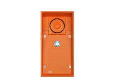 Orangefarbene Gegensprechanlage mit Kamera und beleuchtetem Knopf, montiert in einem rechteckigen Gehäuse.