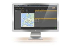 Ein Computerbildschirm zeigt eine Software mit einer Europakarte und Listen mit Informationen zur Einsatzüberwachung.