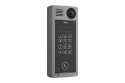 Intercom mit Nummernblock und Kamera in moderner, grauer Ausführung.