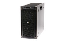 Ein schwarzer Computer-Tower mit einem Gittermuster auf der Vorderseite und einem Logo in der Mitte.