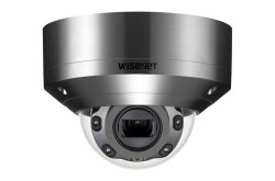 Überwachungskamera von Wisenet mit glänzendem Metallgehäuse und Sichtfenster.