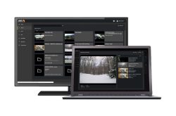 Ein Monitor und ein Laptop zeigen eine Sicherheitssoftware-Oberfläche mit Videoüberwachungsaufnahmen.
