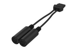 Ein schwarzer Adapter mit zwei runden, weiblichen Anschlüssen und einem rechteckigen, männlichen Stecker.