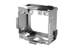 Metallrahmenhalterung mit quadratischer Öffnung und verschiedenen Befestigungselementen.