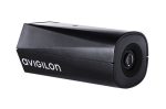 Ein schwarz-weißer Überwachungskamera von Avigilon, mit rechteckigem Gehäuse und einem Objektiv.