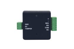 Schwarzes elektronisches Gerät mit grünen Steckverbindern an den Seiten, beschriftet mit „GND“, „I/O“, „TAMPER“, „+“, „-“, „REX“, „NO“, „COM“, „NC“.