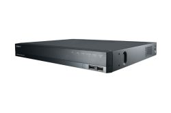 Schwarzer Netzwerkrekorder mit USB-Anschlüssen an der Vorderseite.