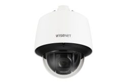 Wisenet-Überwachungskamera mit Kuppeldesign.