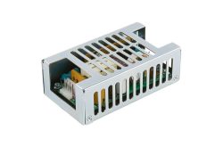 Metallisches Netzteilgehäuse mit Schlitzen, zeigt elektronische Komponenten im Inneren.
