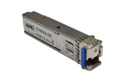 Ein SFP-Transceiver-Modul mit der Aufschrift "AMG S18054-05" und "1000M-LX-40km".