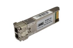 Metallisches optisches Transceivermodul mit Produktcode und Herstelleretikett.
