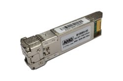 Ein SFP-Modul mit der Aufschrift "AMG S18985-00".