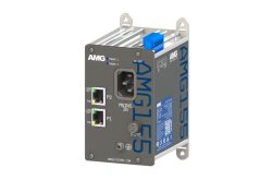 Ein metallisches Netzwerkgerät mit der Aufschrift "AMG155", zwei Ethernet-Anschlüssen (P1, P2), einem Netzanschluss, einer Sicherung und einem blauen Steckanschluss oben.