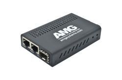Ein schwarzer Netzwerk-Switch mit dem Aufdruck "AMG" und "amgsystems.com", ausgestattet mit mehreren Ethernet-Ports.