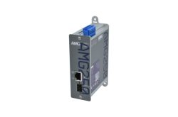 Industrieller Netzwerk-Switch von AMG mit zwei Ports, vertikal orientiert und mit einem blauen Anschluss oben.