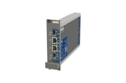 Ein graues AMG Netzwerkgerät mit vier Ethernet-Ports auf der Vorderseite und blauer Beschriftung.