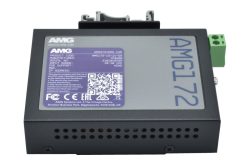 Ein elektronisches Gerät mit der Aufschrift "AMG172", Produktetikett mit technischen Details und grüner Anschluss.