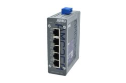 Ein grauer AMG-Netzwerkswitch mit fünf Ethernet-Ports und einem blauen Anschluss an der Oberseite.