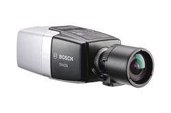 Bosch Dinion Kamera in silbernem und schwarzem Gehäuse mit einem großen Objektiv.