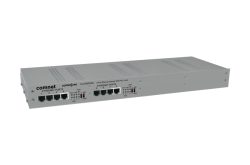 Silberner Ethernet-Switch von Comnet mit mehreren Ethernet-Ports und LEDs auf der Vorderseite.