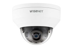 Überwachungskamera von Wisenet in weißem Gehäuse.
