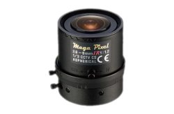Eine schwarz glänzende Überwachungskameraobjektiv mit der Aufschrift "Mega Pixel", Brennweite von 2,8–8 mm, IR 1:1.2, 1/3 CCTV CS, asphärisch.