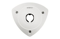 Weißes, dreieckiges Wisenet-Kamera-Montagezubehör mit drei Schraublöchern.