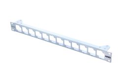 19-Zoll-Patchpanel mit Platz für zwölf Anschlüsse.