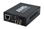 Ein schwarzer Netzwerk-Medienkonverter von AMG mit RJ45-Anschluss und LED-Anzeigen auf der Vorderseite.