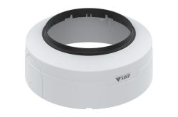 Runder weißer Kameramontageadapter mit schwarzem Innenring und dem Logo "Axis Communications".