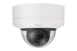 Eine weiße Dome-Überwachungskamera von Wisenet.