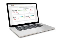 Ein Laptop mit einem geöffneten Dashboard, das Besucheranalyse-Daten von AXIS anzeigt.