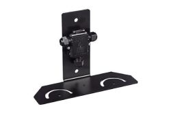 Eine schwarze Metallhalterung mit einer zentralen, angeschlossenen elektrischen Komponente.