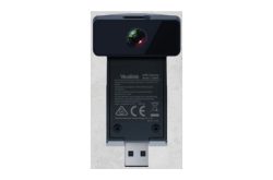 Eine USB-Kamera von Yealink mit einem ausziehbaren USB-Anschluss, Modell UVC20, von hinten aufgenommen.