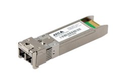 Ein silbernes SFP-Modul mit einem Etikett und mehreren Anschlüssen.