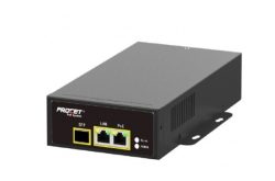 Ein schwarzes Netzwerkgerät mit der Aufschrift "PROCET PoE System" auf der Vorderseite, ausgestattet mit Anschlüssen für SFP, LAN und PoE.