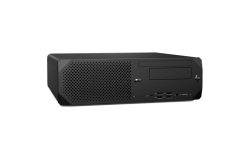 Ein schwarzer Desktop-Computer in einem flachen Gehäuse mit Lüftungsgitter und mehreren Anschlüssen an der Vorderseite.
