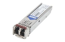 Ein SFP-Modul mit der Aufschrift "AMG" auf dem Gehäuse.