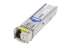 Ein SFP-Modul mit der Aufschrift "AMG" und technischen Spezifikationen für Glasfaserverbindungen.