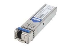 Ein SFP-Modul von AMG mit blauer Kennzeichnung und Produktinformationen auf einem Etikett.